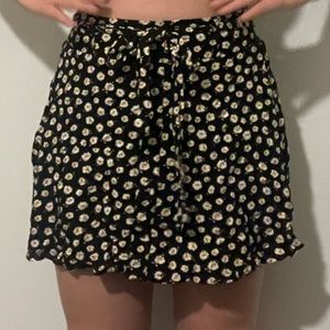 Daisy print high waisted skirt, size medium